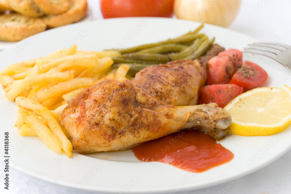 hähnchen-keule mit Pommes frites kartoffeln und salat - 5 hähnchen-keule mit Pommes frites kartoffeln und salat - 5