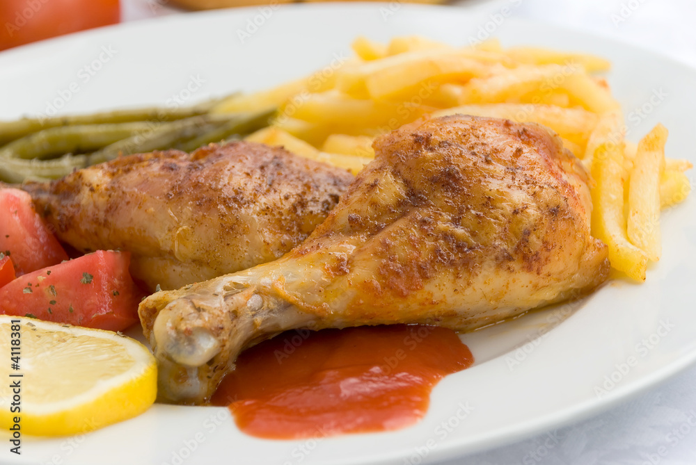 hähnchen-keule mit Pommes frites kartoffeln und salat - 5 hähnchen-keule mit Pommes frites kartoffeln und salat - 5