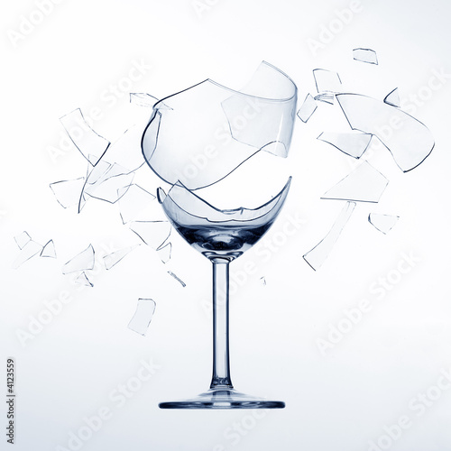 Splintering wine glas