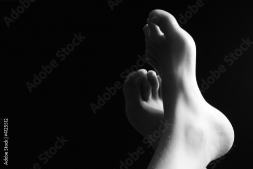 pied en noir et blanc photo