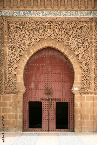 porte d'entrée d'une mosquée au maroc