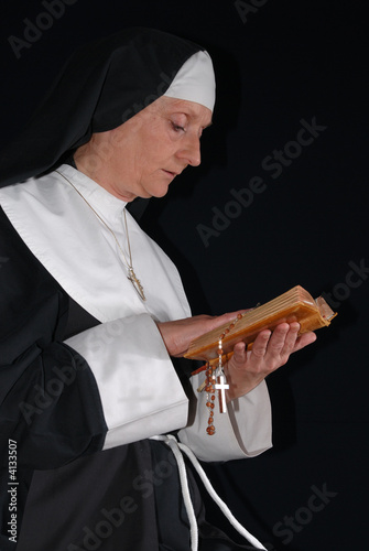 Praying nun photo