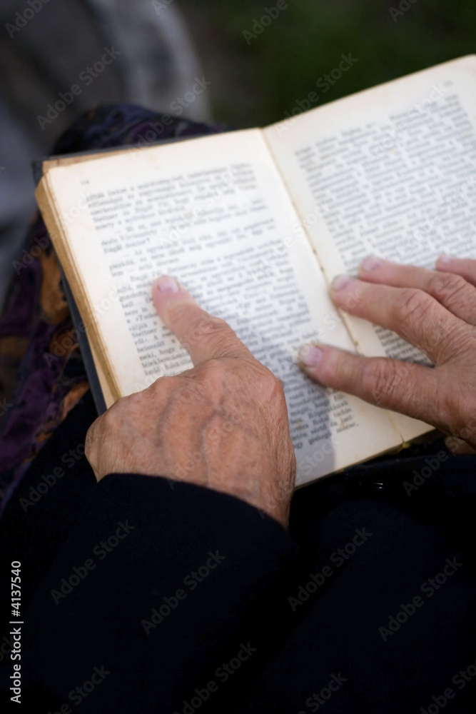 Fototapeta premium Senior's hands on old Bible