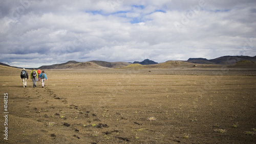 Randonneurs perdus dans un desert islandais