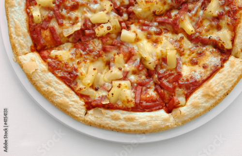 ham and pineapple pizza