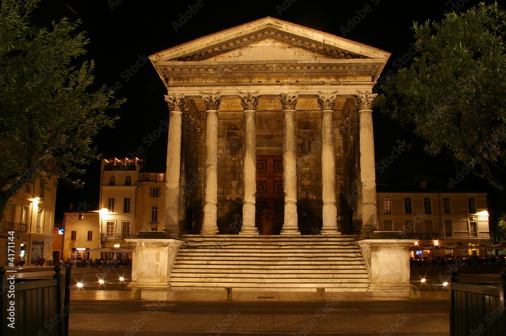 Obraz premium Maison Carré de Nîmes 1