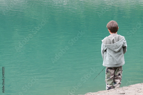 enfant à la pêche