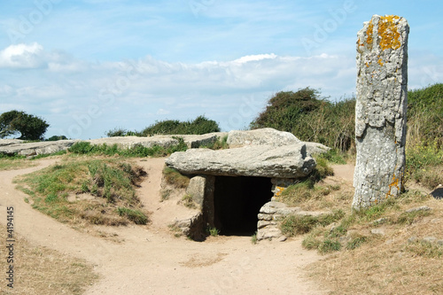 Pierres-plates (Flat Stones) tomb photo