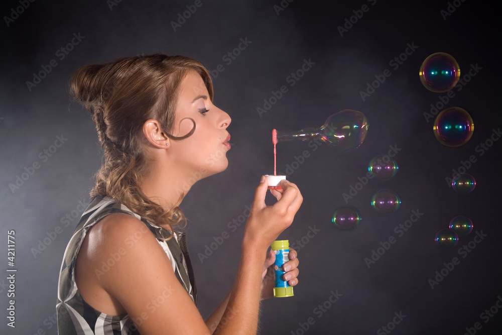 Obraz premium Blowing bubbles