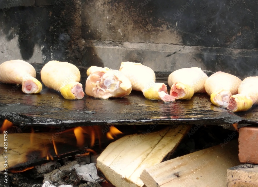 poulet à la plancha sur une ardoise Stock Photo | Adobe Stock