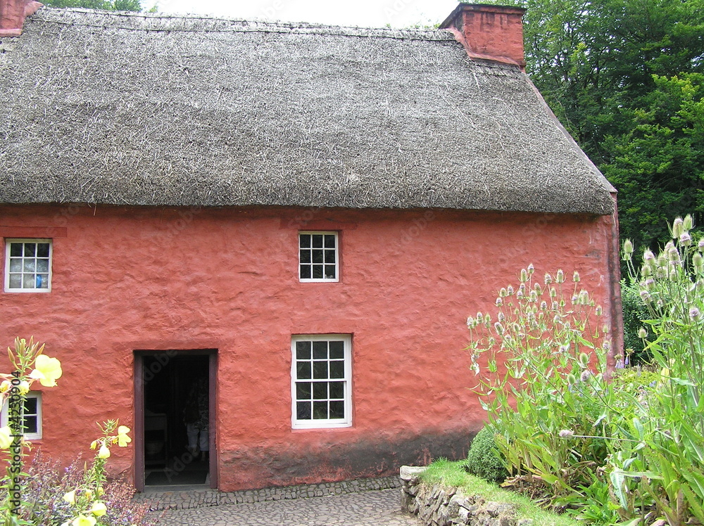 Fototapeta premium Thatched Cottage