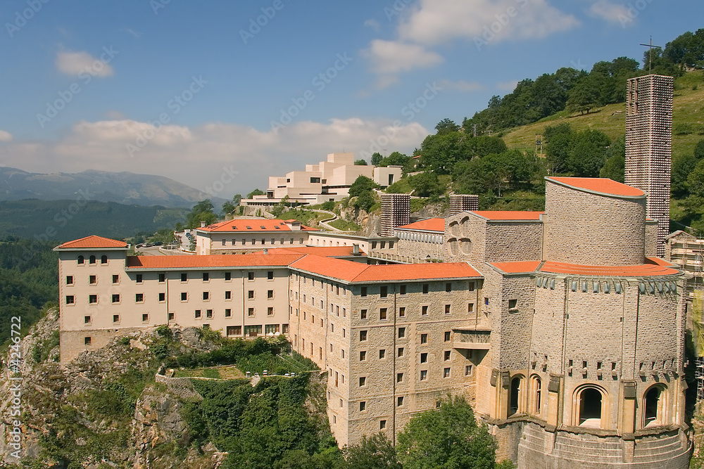 Panoramica del Santuario de Arantzazu