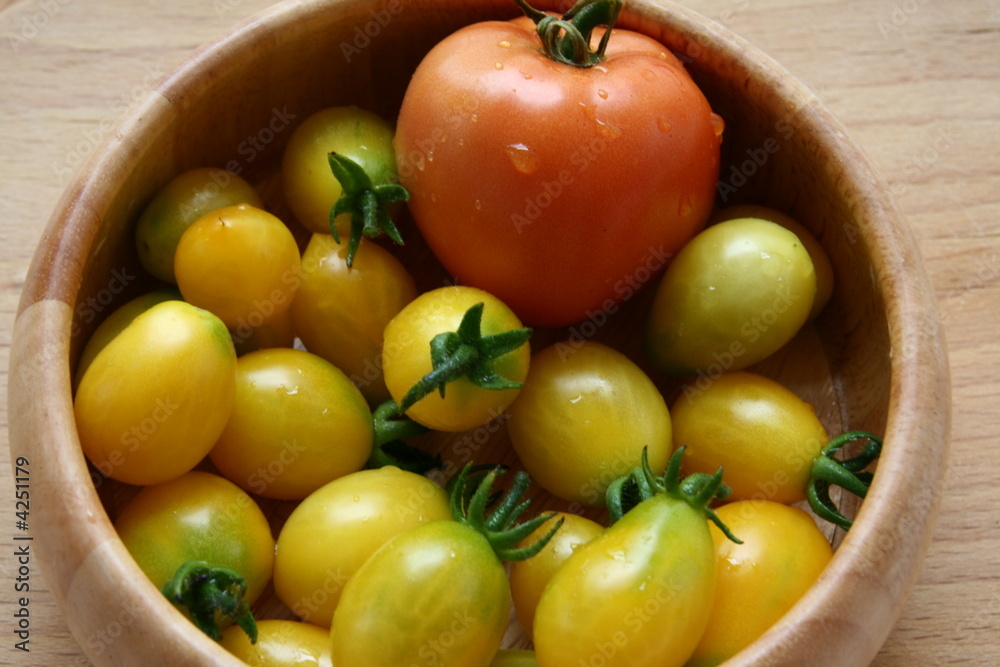 Saucer with the tomatoes