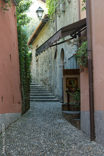 Fototapeta Naklejka Na Ścianę i Meble -  Colorfull street in the south of Italy