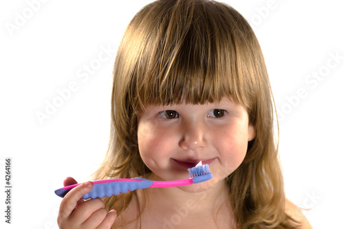 Kid going to clean teeth