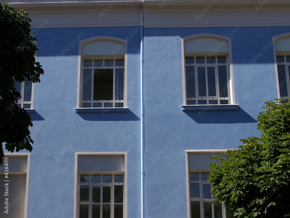 façade bleu
