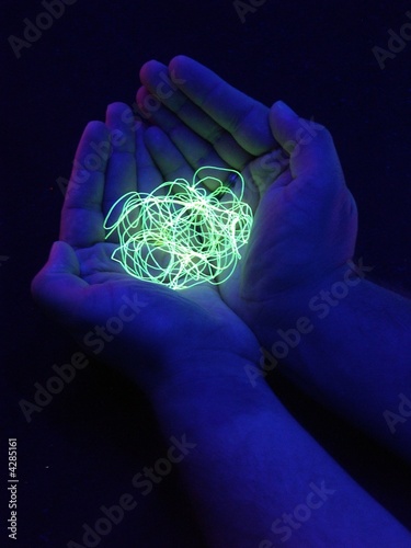 fil phosphorescent main infrarouge