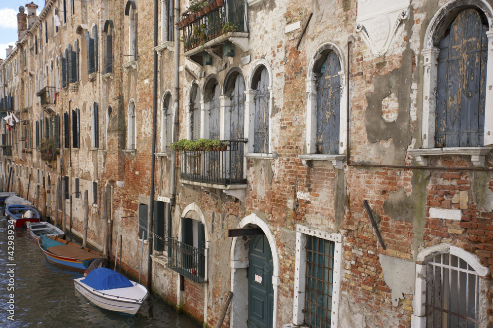 venice - row of ancient houses