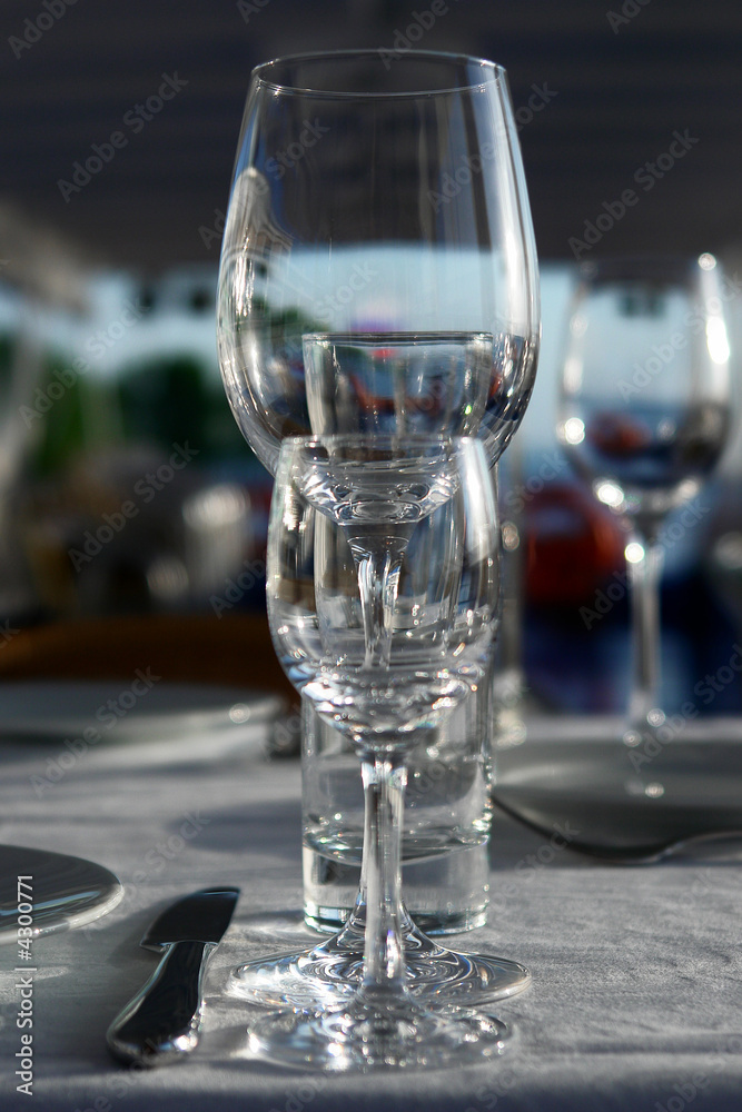 Obraz premium Wineglasses on the served table. 