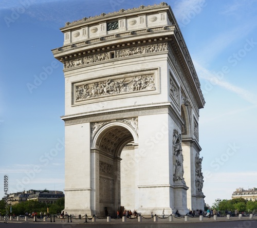 Paris - Arc de Triomphe vu de côté