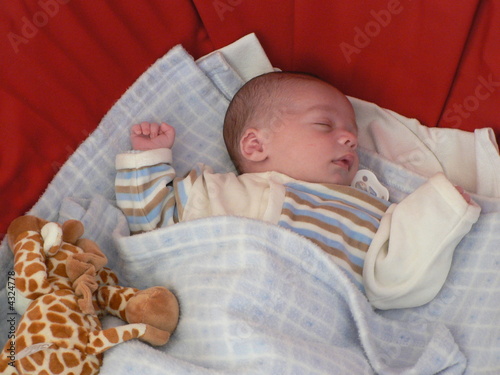 1050296 bébé endormi