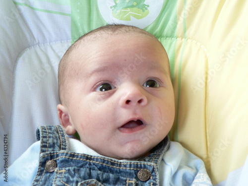 1060164 bébé content