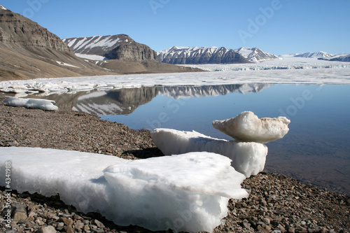 Glace et fjord au Spitzberg