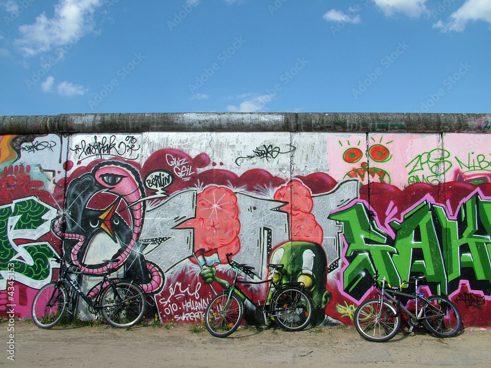 Naklejka premium Mur berliński od strony zachodniej