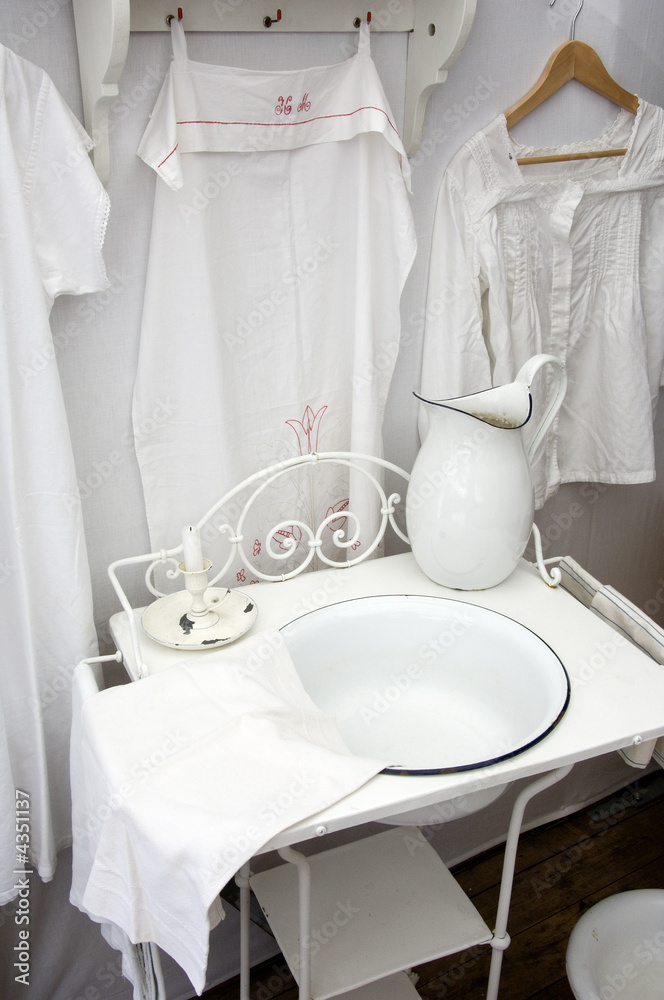 Wash-stand Wash-stand