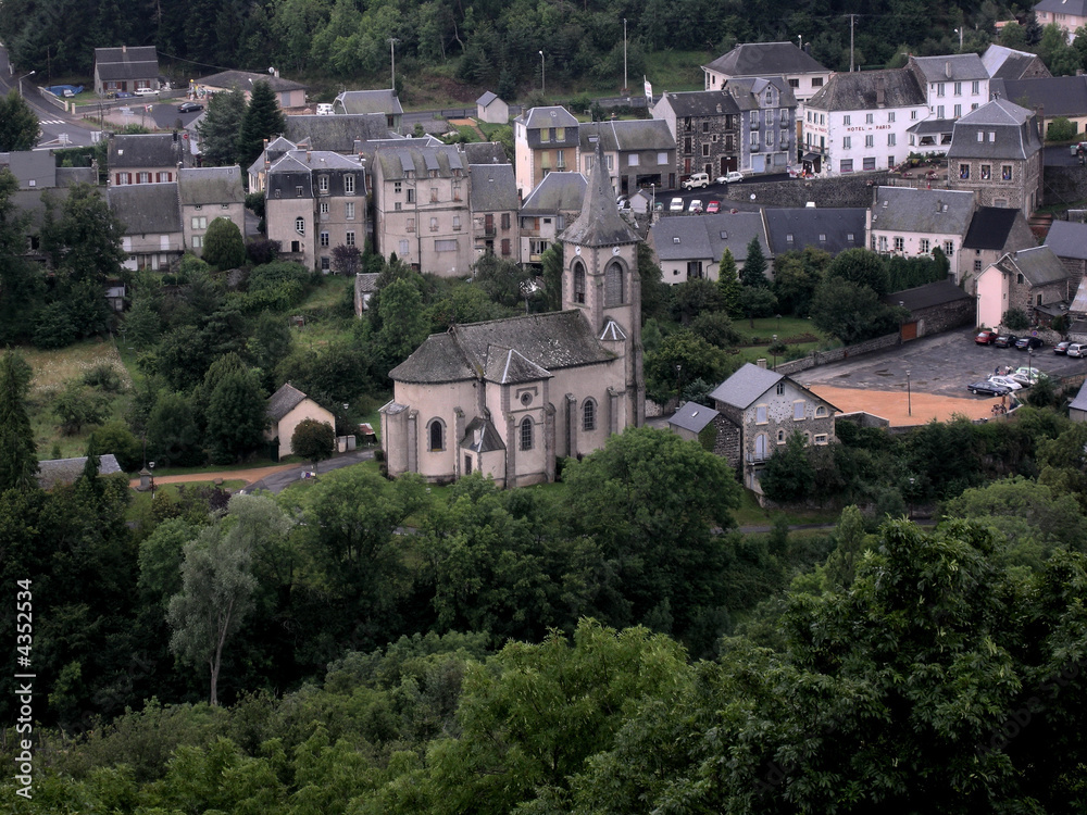 Vue sur Murol (Puy de Dôme)