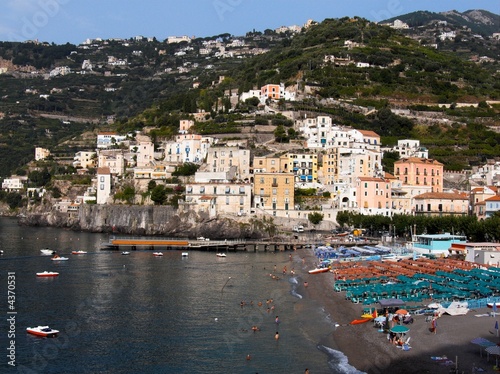 Minori panorama del villaggio della costa e della spiaggia
