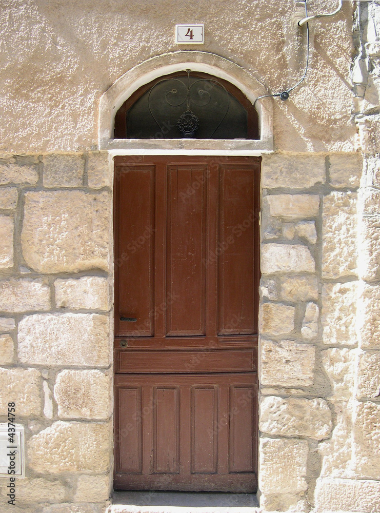 puerta de pueblo
