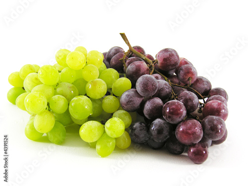 Grappes de raisins blancs et noirs