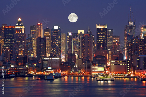 Manhattan Mid-town Skyline at Night © Gary