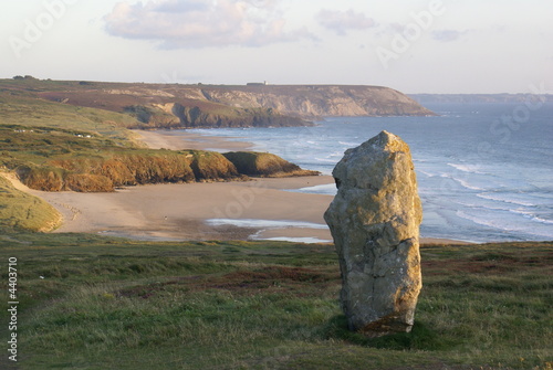 Menhir au bord de l'eau