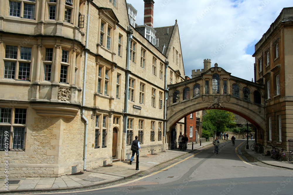 Oxford University street scene and Bridge of Sighs