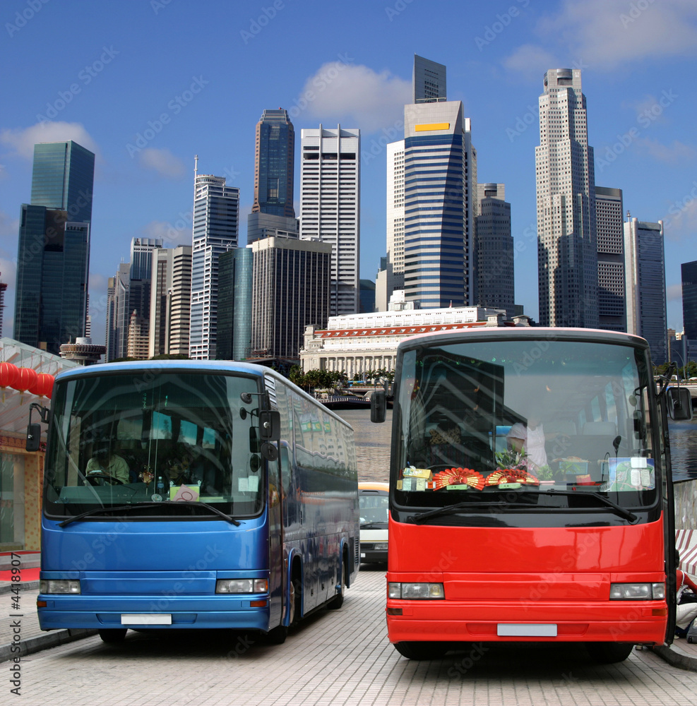 Naklejka premium Tourist buses in Singapore waiting for tourists