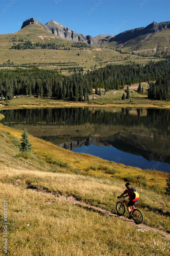 Obraz premium Mountain Biking on the Colorado Trail