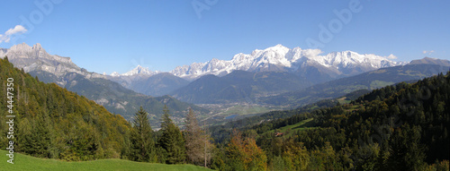 Panoramique Mont Blanc et vallée en automne