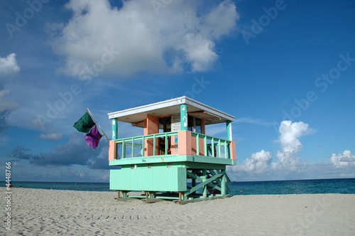 Blue and Pink Lifeguard Tower in South Beach © abstrand