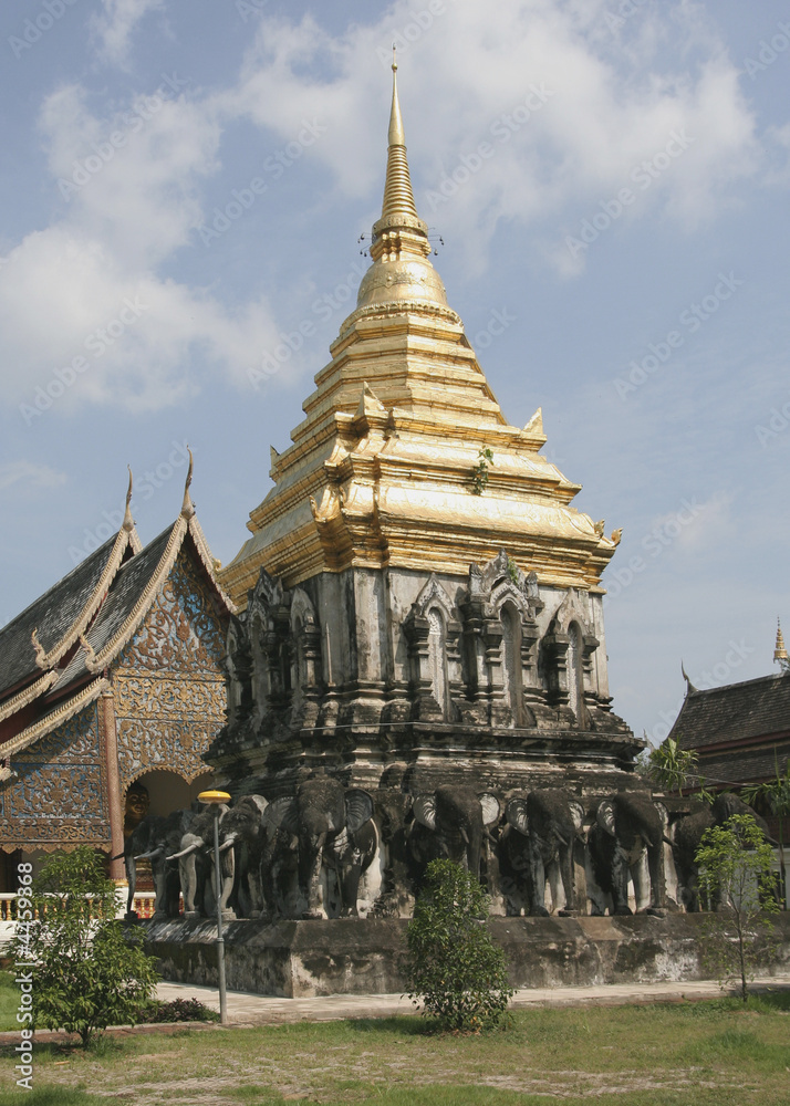 Fototapeta premium 14th century Wat Chiang Mai Thailand