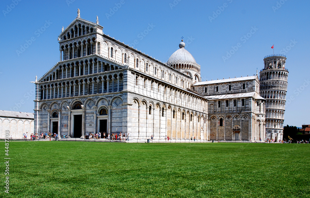 Basilic of Pisa with the leaning tower
