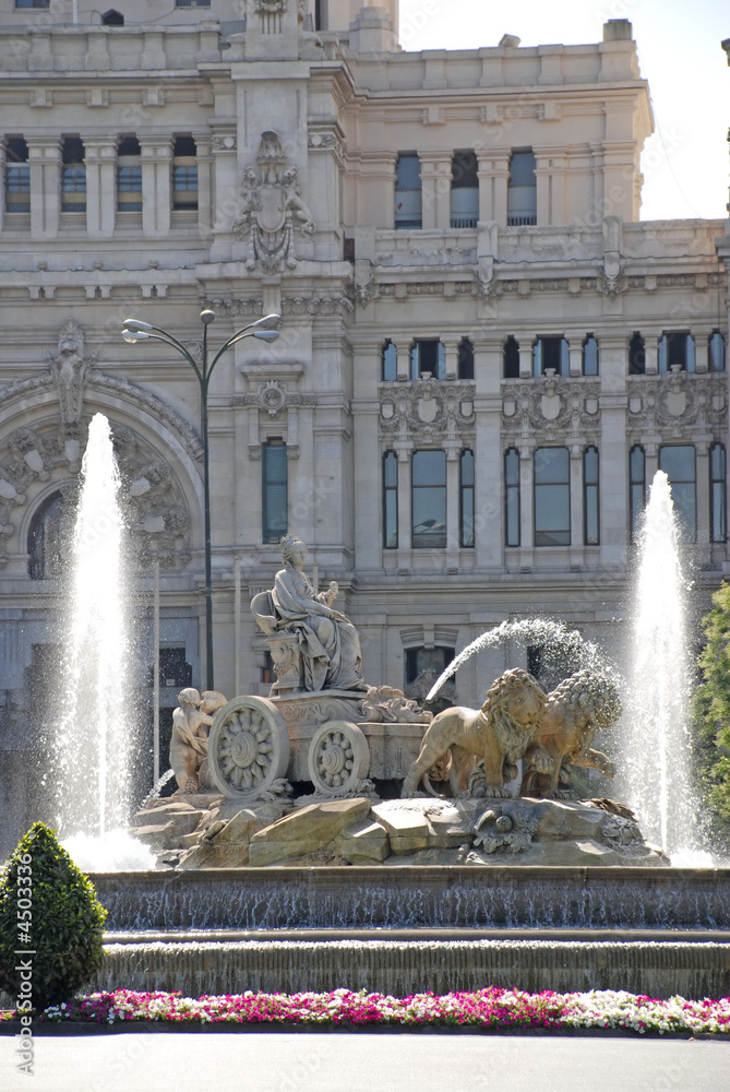 fountain in centre of madrid