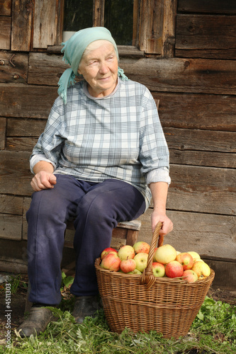 Bild auf Leinwand Senior countrywoman