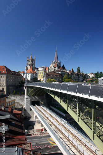 Cathédrale Notre Dame vu du grand pont à Lausanne