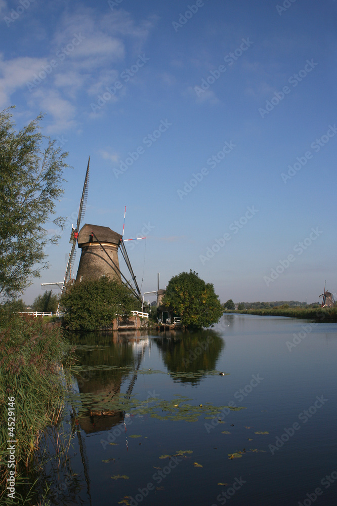canal et moulin