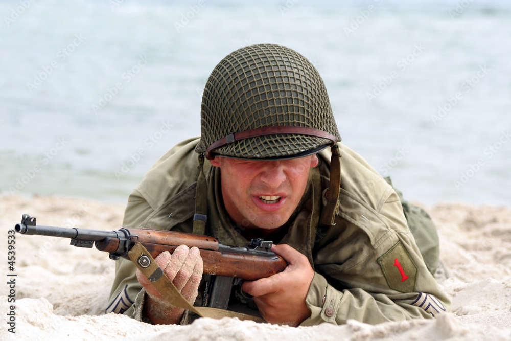 Fototapeta premium Creeping American Soldier