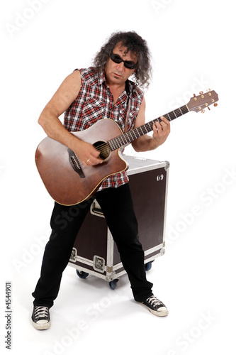 Musicien joue de la guitare country