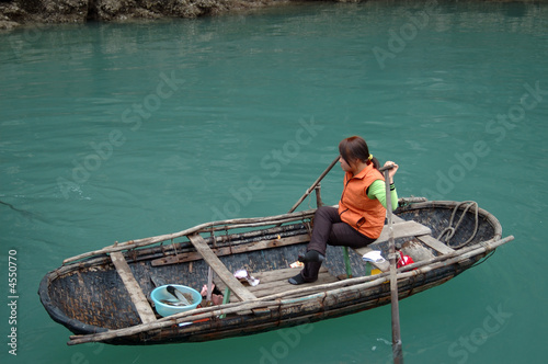 Pescando en Halong