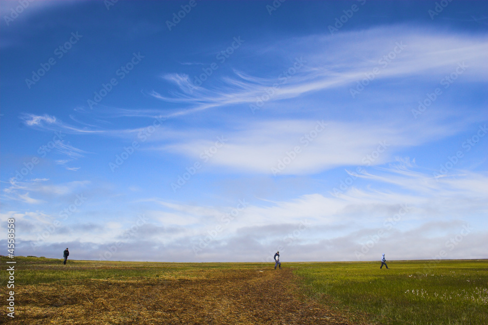 Obraz premium People in tundra